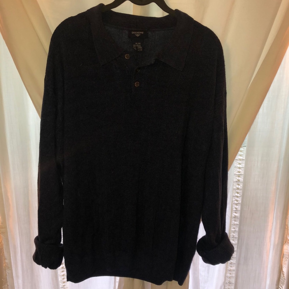 3 Button, Collared Shirt - Picture 3 of 4